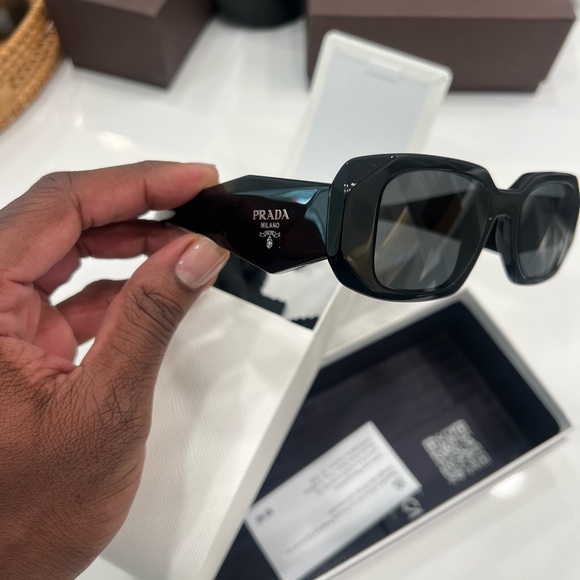 Prada Black Sunglasses - Picture 1 of 1